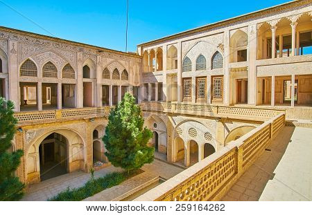 Kashan, Iran - October 22, 2017: The Family Courtyard Of Abbasi House Is Decorated With Complex Plas