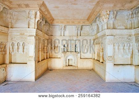 Kashan, Iran - October 22, 2017: The Plaster Muqarnas Decorations On Walls Of Five-door Room (shahne