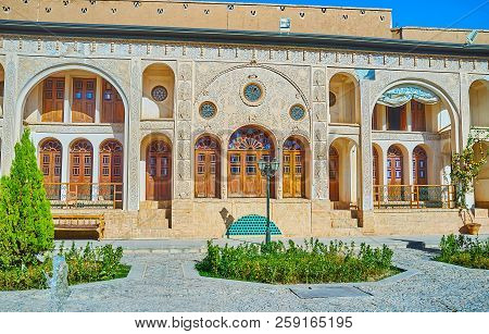 Kashan, Iran - October 22, 2017: The Scenic Courtyard Of Tabatabaei House With Flower Beds, Small Tr