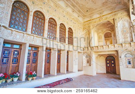Kashan, Iran - October 22, 2017: The Intricate Carved Stucco Patterns On Walls And Ceiling Of The Su