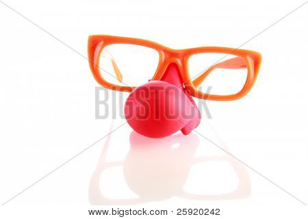 Clown Gläser mit roten Nase auf weiß mit Reflexionen