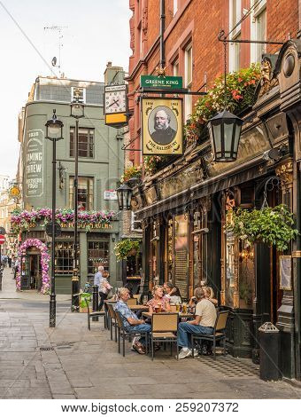 London. September 2018. A Street Scene In Covent Garden In London