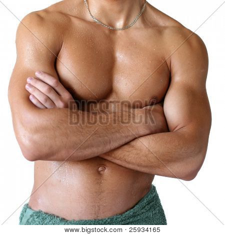 Wet muscular Torso umwickelt das Handtuch isoliert auf weiss