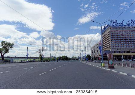 Nizhny Novgorod, Russia. - June 21.2018. The Empty Carriageway Of Lenin Square On The Day Of The Arg