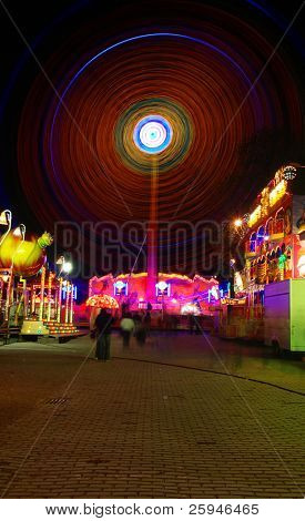 Gece saatlerinde geleneksel Festivali Prag. Uzun poz turnd kişilere hayaletler ve bir dönme whe