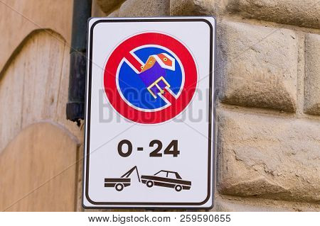 Road Sign That Looks Like A Belt, Street Art, Metropolitan Art