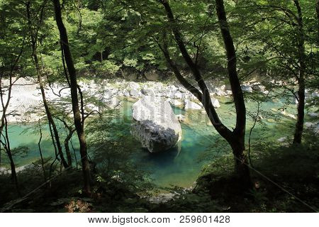 Dakigaeri Gorge In Senboku, Akita, Japan