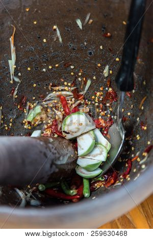 Papaya Salad Or Papaya Pok Pok (som Tum)
