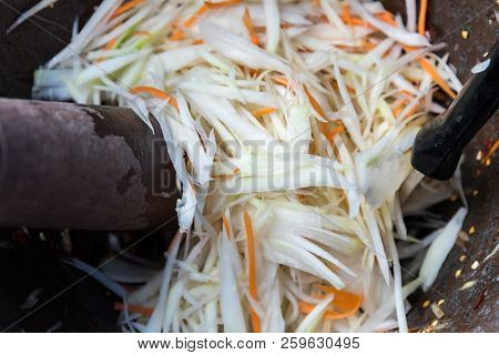 Papaya Salad Or Papaya Pok Pok (som Tum)