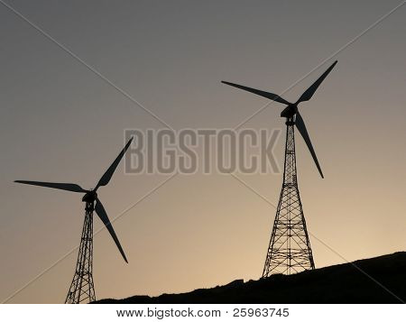 Vindmøller ved solnedgang