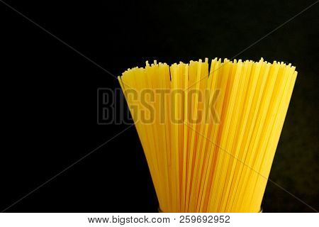 Bunch Raw Spaghetti, Italian Food Material, Food Background