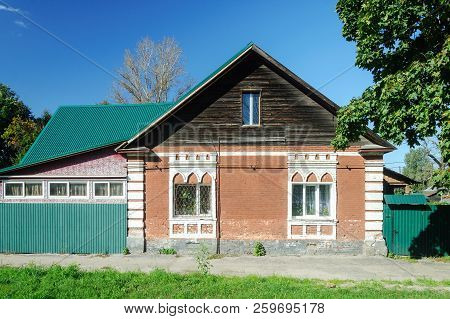 Old Beautiful Small Red Brick House In Russian Town Gus-khrustalny