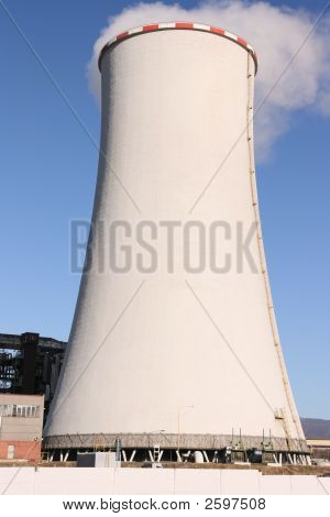 Skorsten i petrokemiske fabrik
