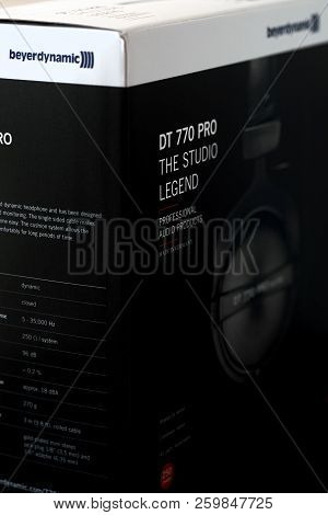 Beyerdynamic Circumaural Head Phones, For Mixing, Mastering, Monitoring (closed) In Original Box, Cl