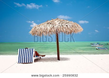  schönen tropischen Strand auf der Insel agatti