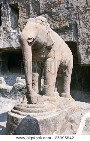  Elefanten-Statue in die Jain Temple (Indra Sabha). Höhle Nummer 32, Ellora Höhlen, nahe Aurangabad, ich