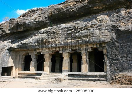 Fachada do antigo rock Ellora esculpido templo budista, cave no. 14 Aurangabad, Maharashtra, Índia