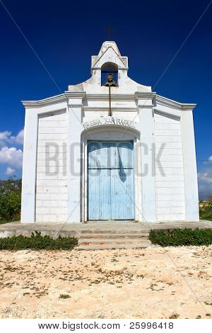 Kostel San Rafael na velmi malý ostrov Cayo Granma poblíž Santiago de Cuba, Kuba