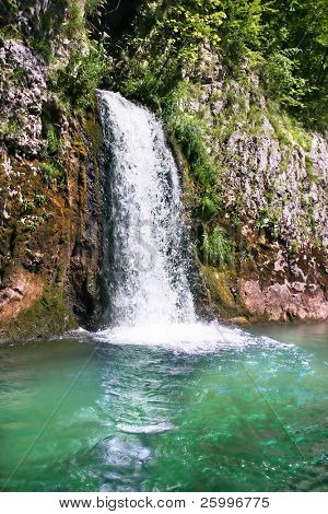 Lille vandfald af floden Neretva, Bosnien og Herzegovina