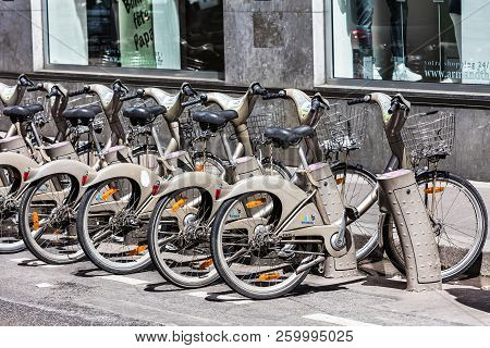 Paris, France - June 16, 2017: Some Bicycles Of The Velib Bike Rental Service. With The Bicing Shari