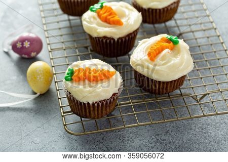 Carrot Cake Cupcakes With Cream Cheese For Easter