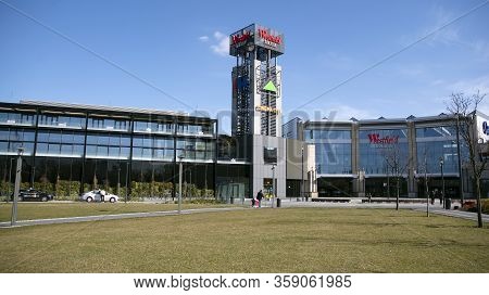 Warsaw, Poland. 1 April 2020. Westfield Arkadia Shopping Centre In Warsaw. Shopping Mall Completely 