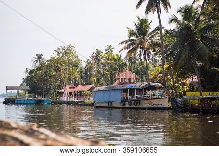 Alapuzha, Kerala, India-february 4, 2019. A Pleasure Boat And House-boat On The Seaweed-covered Rive