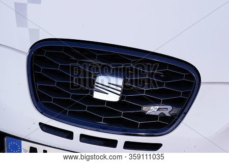Bordeaux , Aquitaine / France - 01 24 2020 : Seat Cupra R Logo Sign Car Spanish Manufactured In Spai