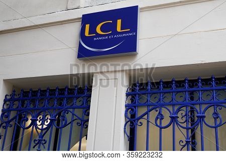 Bordeaux , Aquitaine / France - 02 20 2020 : Lcl Logo French Sign Bank Le Credit Lyonnais Banque Et 