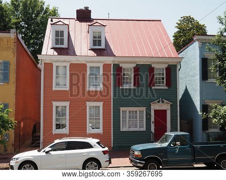 Washington Dc, Usa - June 4, 2019: Image Of Georgetowns Classic Houses.