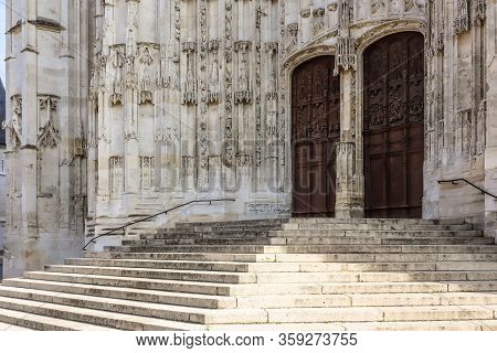 Beauvais Cathedral, The Cathedral Of Saint Peter Of Beauvais, Roman Catholic Church Is Of The Gothic