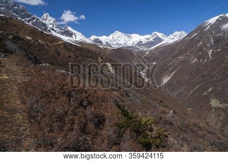 Gokyo, Nepal - Circa October 2013: Way Between The Gokyo And Machhermo Circa October 2013 In Gokyo.