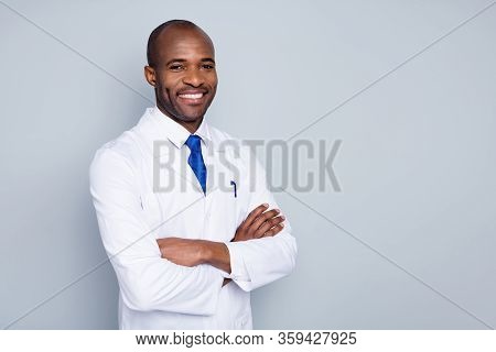 Photo Of Cheerful Doctor Dark Skin Guy Virologist Agent Corona Virus Seminar Conference Arms Crossed