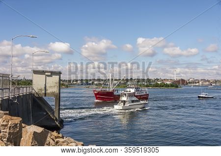 Fairhaven, Massachusetts, Usa - September 15, 2018: Pleasure Boats And Fishing Boat Transiting Hurri