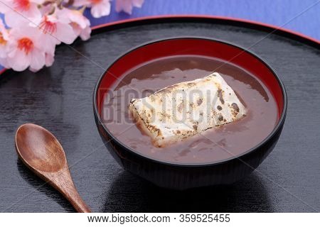 Japanese Confectionery, Oshiruko Sweet In A Bowl On Wooden Tray