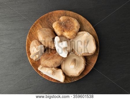 Fresh Shiitake Mushrooms, Raw Shitake, Healthy Organic Asian Fungi