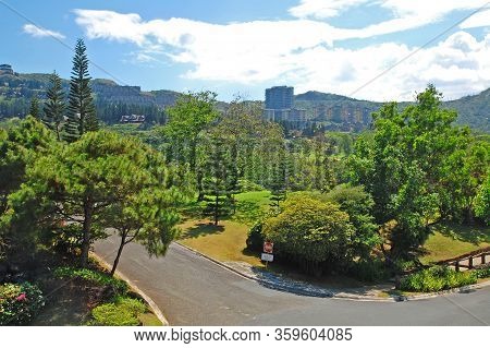 Cavite, Ph - Oct 19: Tagaytay Highlands Asphalt Curve Road On October 19, 2015 In Tagaytay, Cavite, 