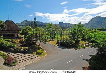Cavite, Ph - Oct 19: Tagaytay Highlands Asphalt Curve Road On October 19, 2015 In Tagaytay, Cavite, 