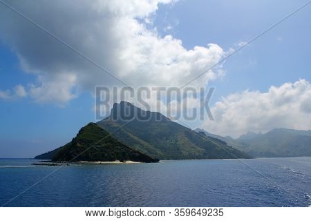 Wonderful View: Beautiful Islands In The Pacific Ocean / Travelling With The Ferry From Fiji / Viti 