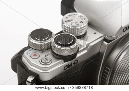 Huettenberg_germany_02_april_2020:  Olympus Om-5 The Olympus Om-d E-m5 Is A Mirrorless System Camera