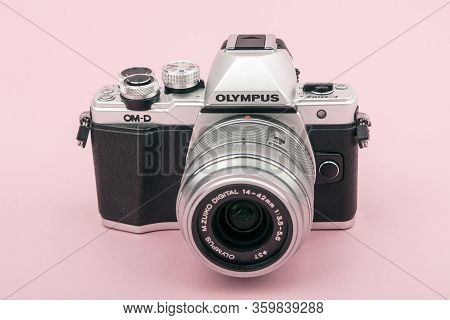 Huettenberg_germany_02_april_2020:  Olympus Om-5 The Olympus Om-d E-m5 Is A Mirrorless System Camera
