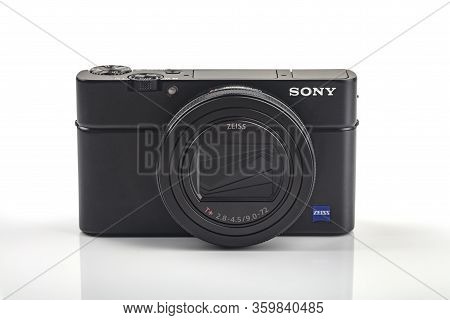 Huettenberg, Germany_ 06_april_2020: Sony Rx 100 Vi Is The Premium Compact Camera From Sony With A 1