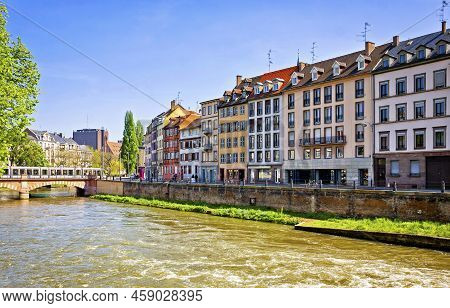 Beautiful View Of Canal Du Faux-rempart (aka Fosse Du Faux-rempart) On Ill River In Center Of Strasb