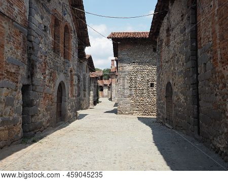 Ricetto Medieval Village In Candelo
