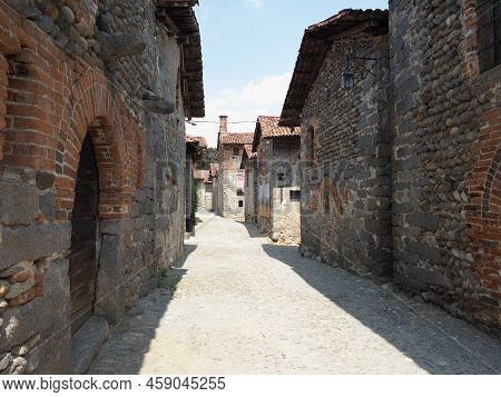 Ricetto Medieval Village In Candelo