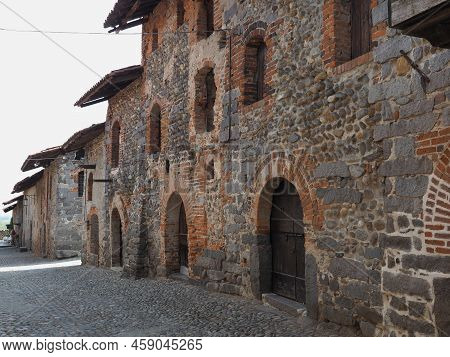 Ricetto Medieval Village In Candelo