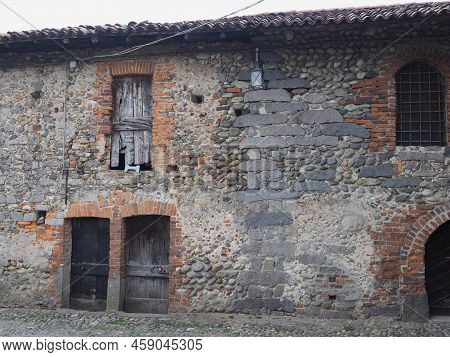 Ricetto Medieval Village In Candelo