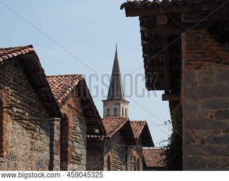 Ricetto Medieval Village In Candelo