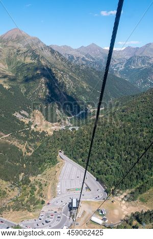 Ordino Arcalis, Andorra: 2022 July 22 : Gondola Lift In The Ordino Arcalis By Grandvalira Pyrenees S