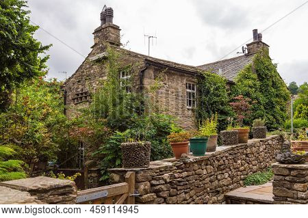 Dent, Cumbria, Uk -12 August 2018: Facade Of A Stone Building In The Village Of Dent In The Yorkshir
